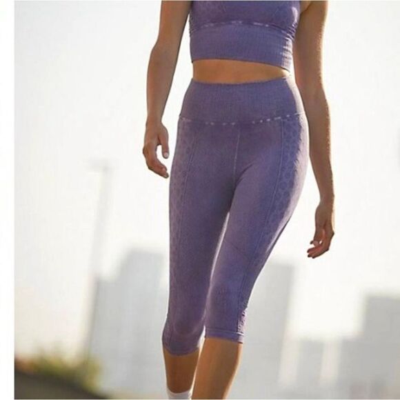 Free People Movement Mid Rise New Free People Cropped leggings size XS/S - Picture 1 of 13